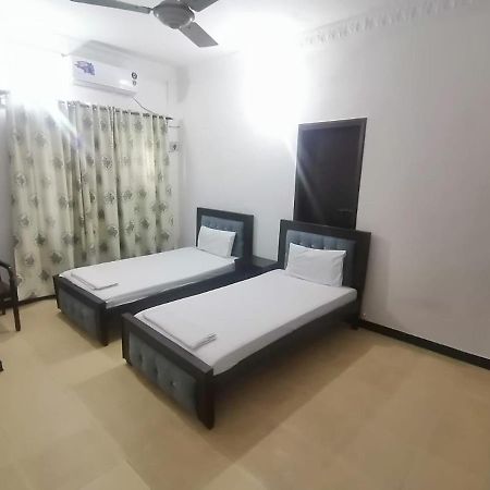 Lux Lounge Guest House Исламабад Экстерьер фото