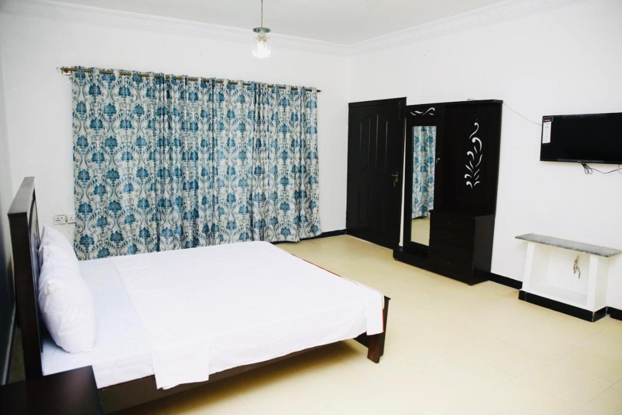 Lux Lounge Guest House Исламабад Экстерьер фото