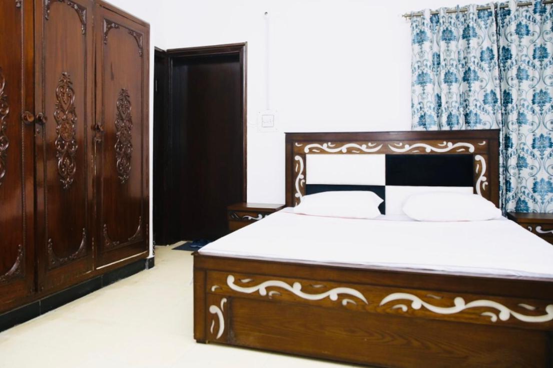 Lux Lounge Guest House Исламабад Экстерьер фото
