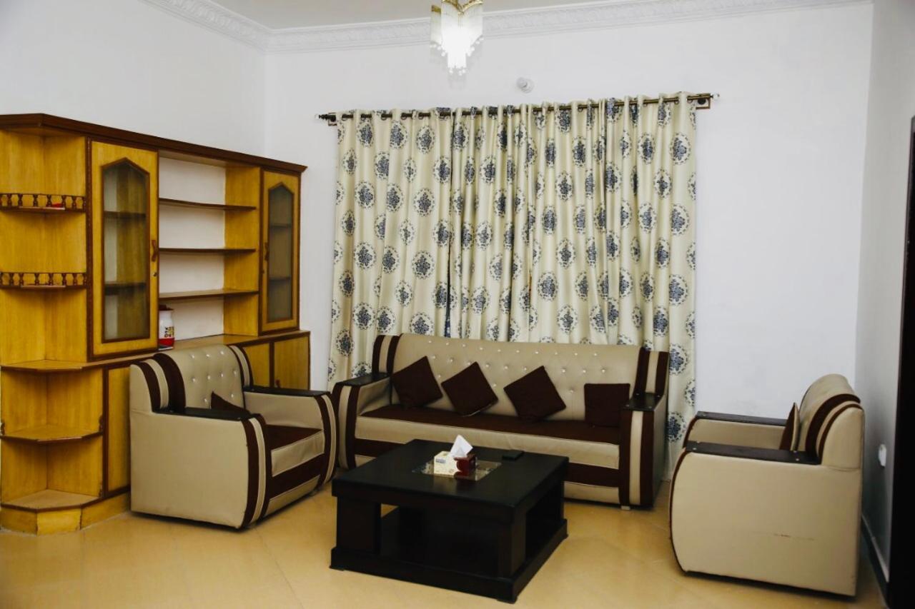 Lux Lounge Guest House Исламабад Экстерьер фото