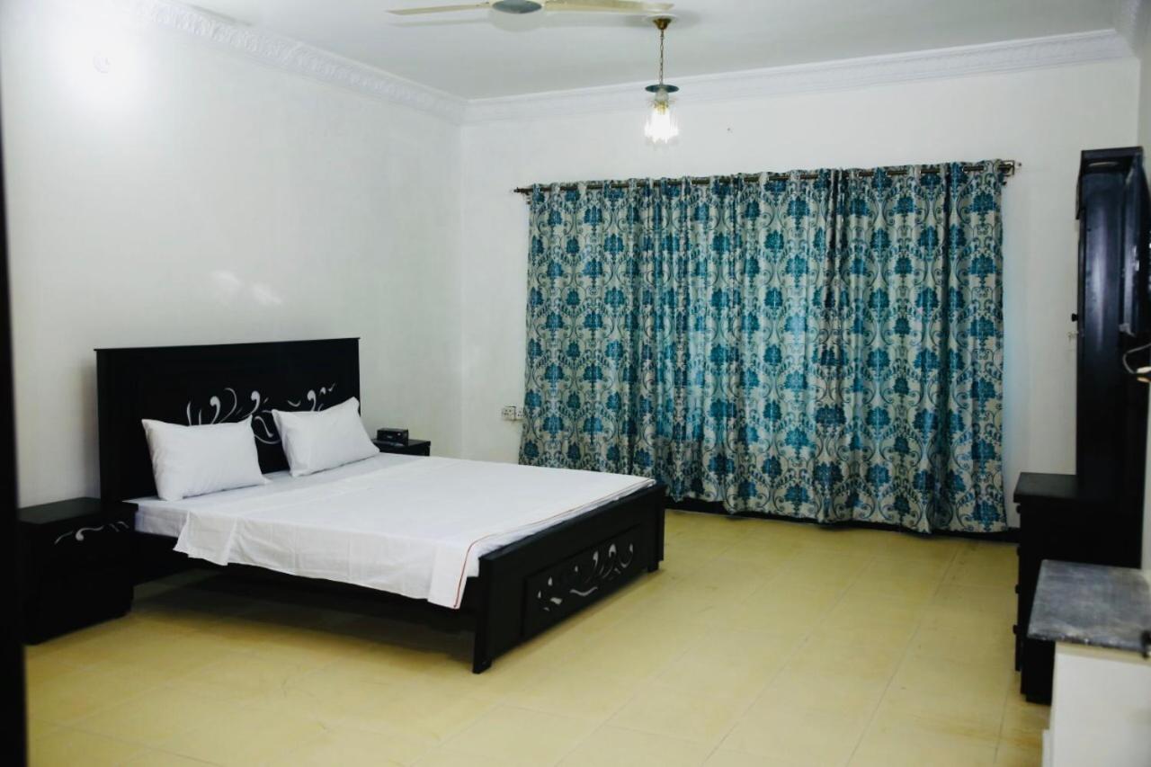 Lux Lounge Guest House Исламабад Экстерьер фото