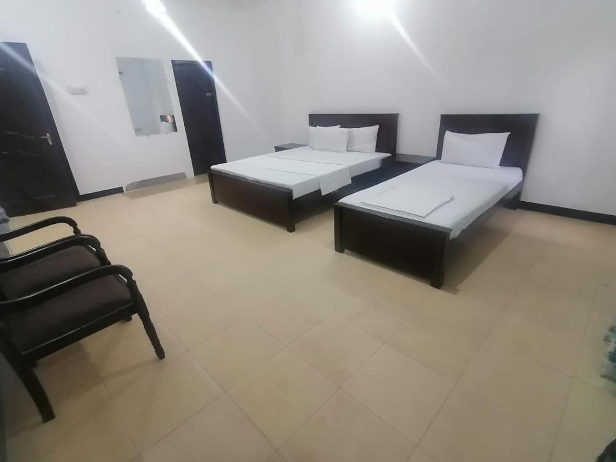 Lux Lounge Guest House Исламабад Экстерьер фото