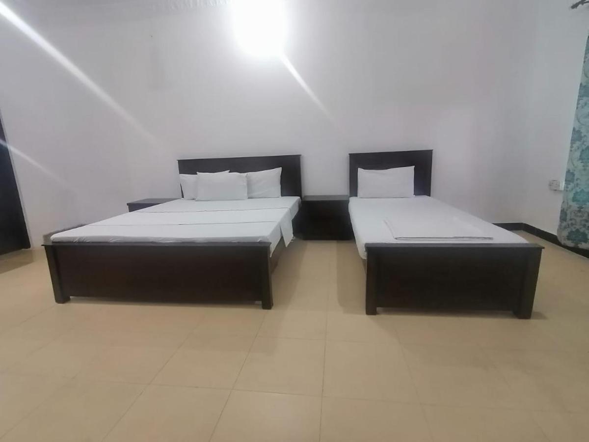 Lux Lounge Guest House Исламабад Экстерьер фото