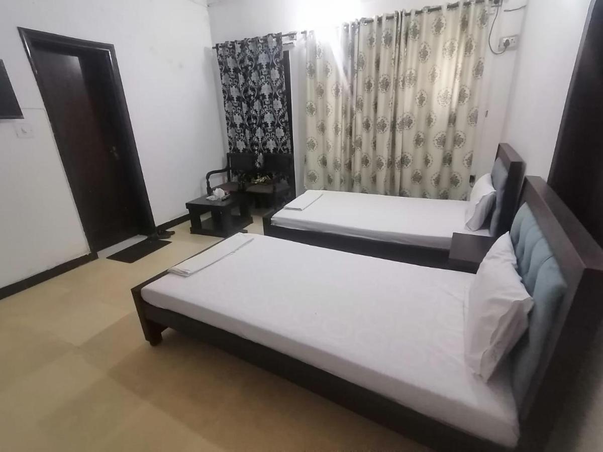 Lux Lounge Guest House Исламабад Экстерьер фото