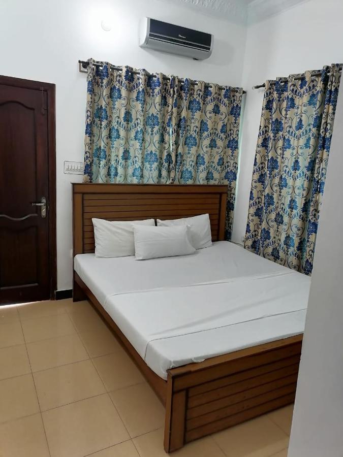 Lux Lounge Guest House Исламабад Экстерьер фото