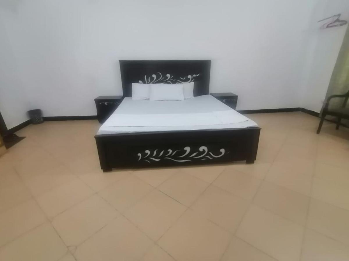 Lux Lounge Guest House Исламабад Экстерьер фото