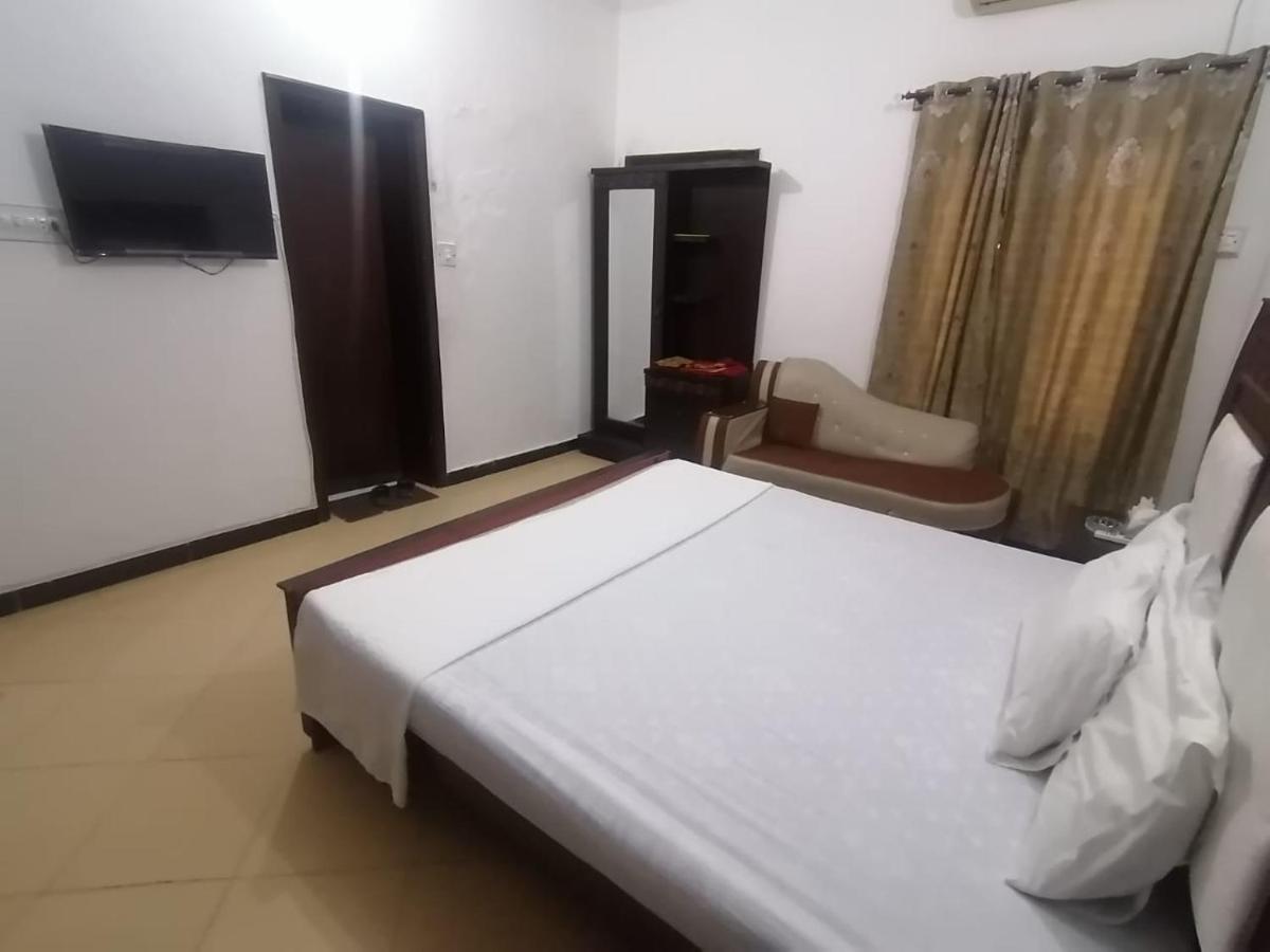 Lux Lounge Guest House Исламабад Экстерьер фото