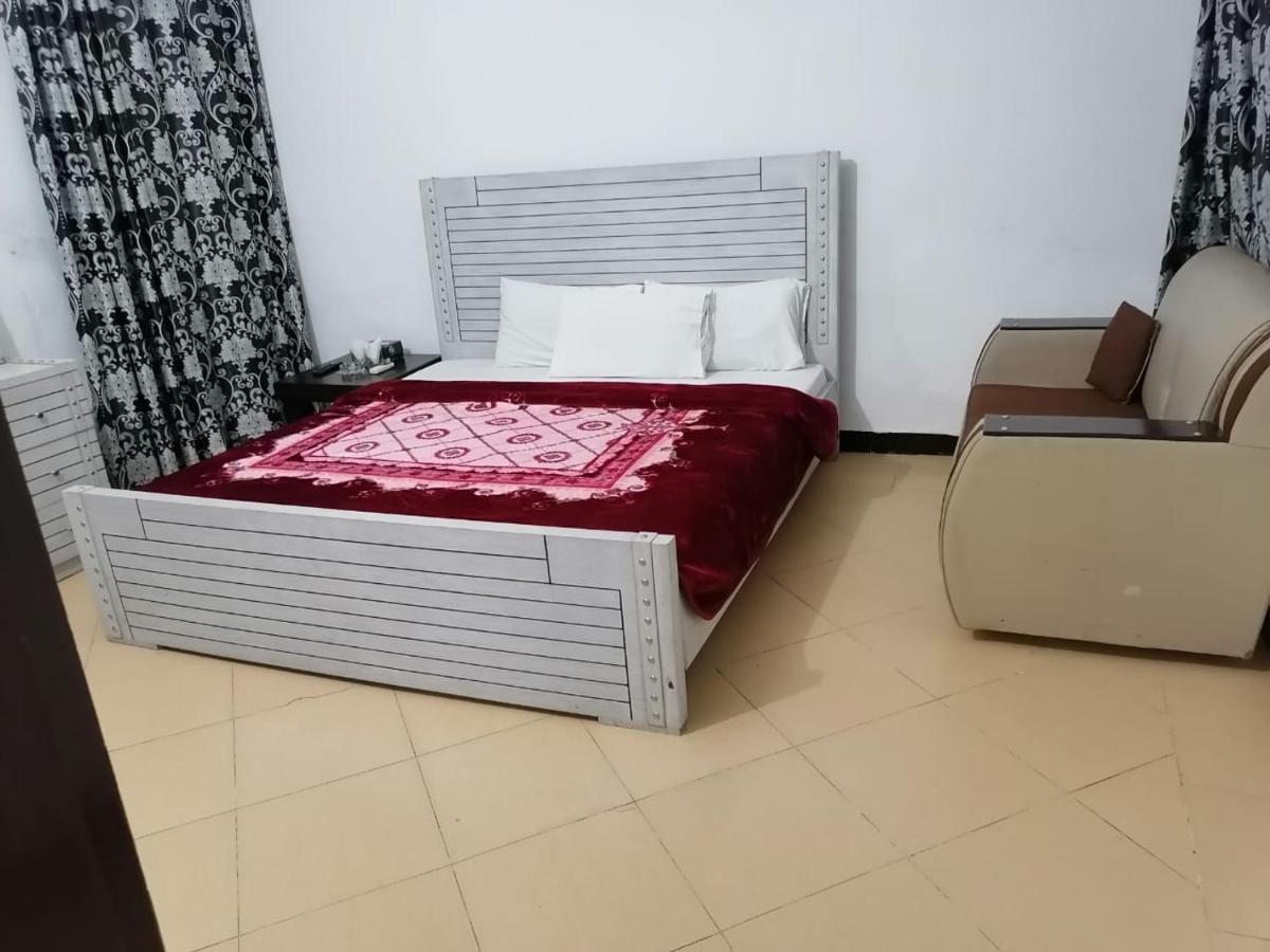 Lux Lounge Guest House Исламабад Экстерьер фото