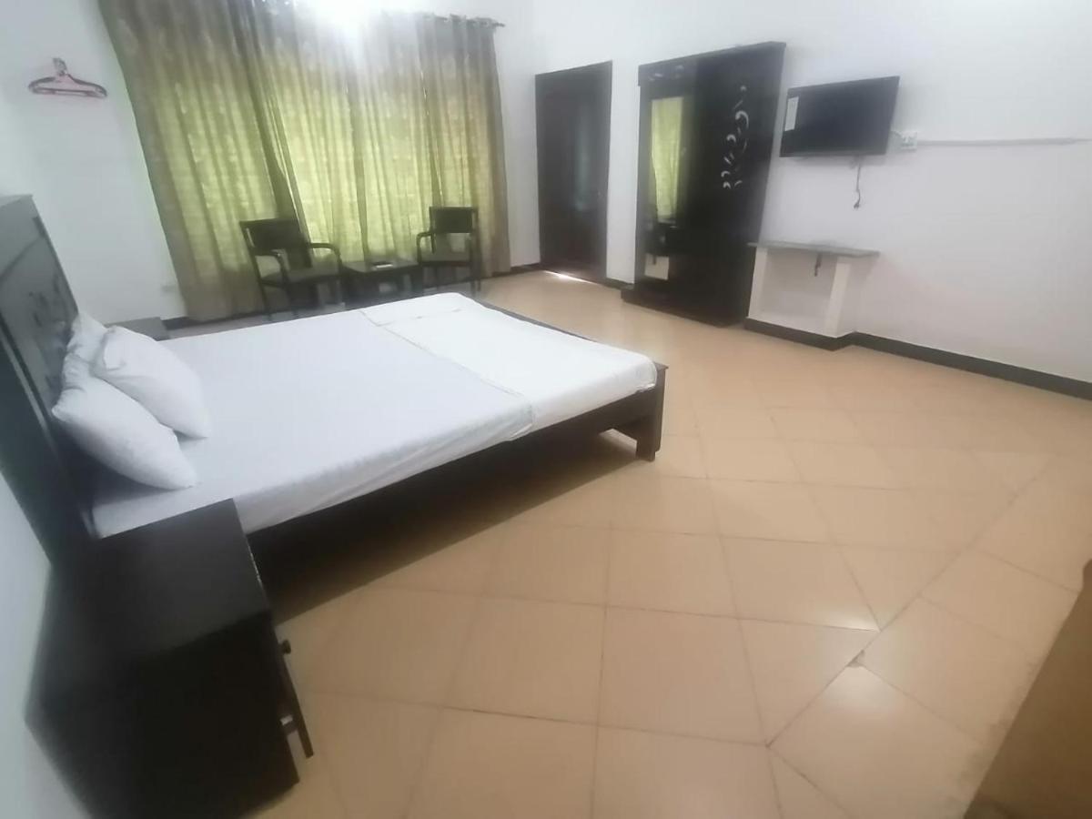 Lux Lounge Guest House Исламабад Экстерьер фото