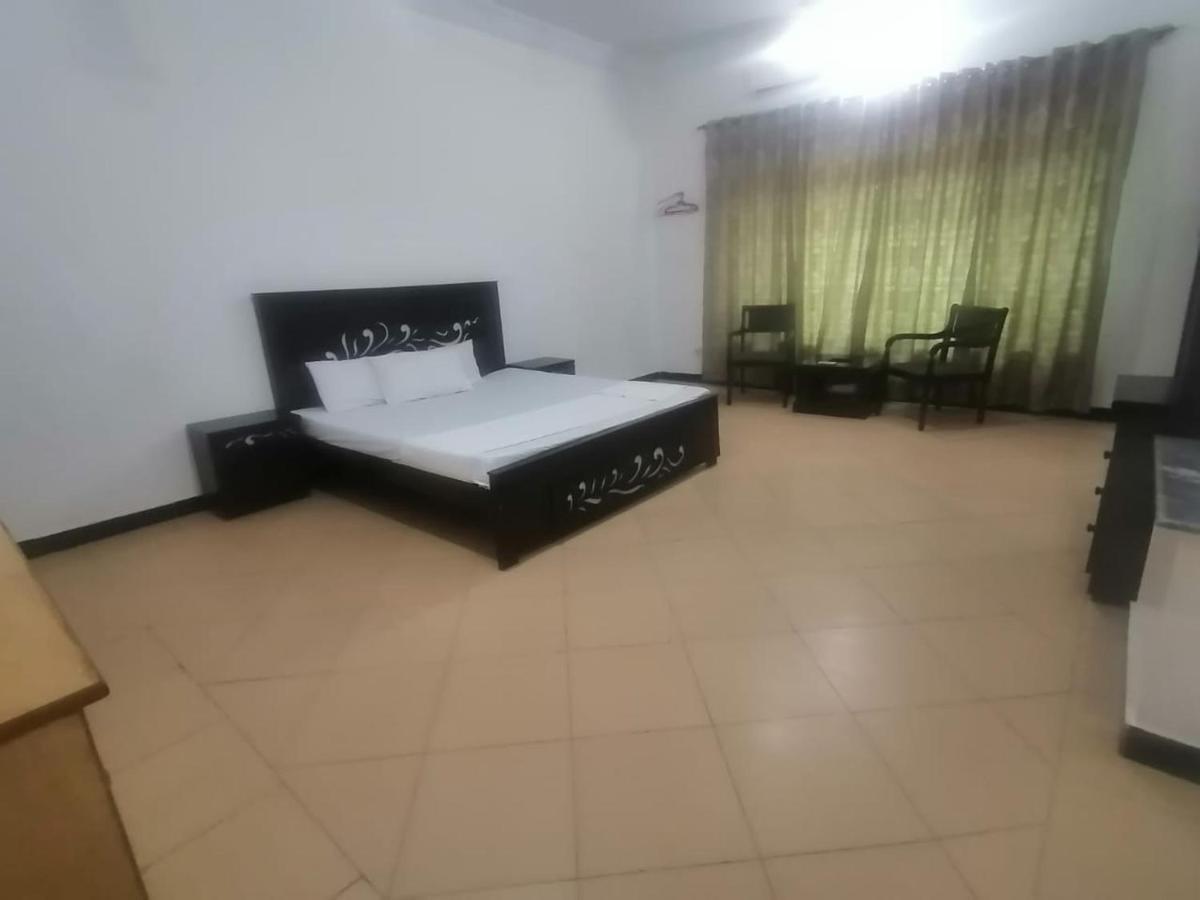Lux Lounge Guest House Исламабад Экстерьер фото