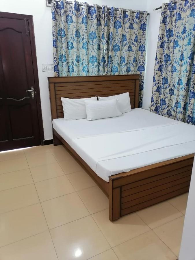 Lux Lounge Guest House Исламабад Экстерьер фото