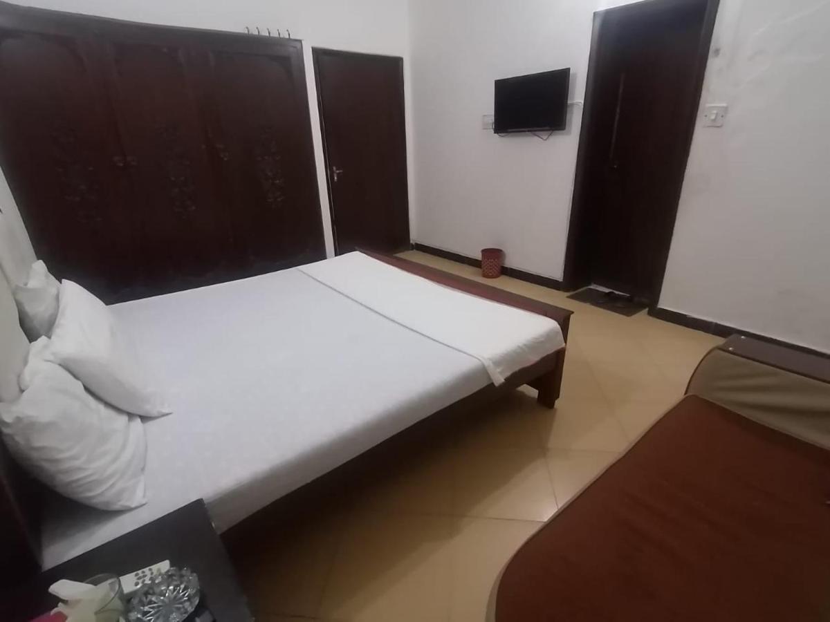 Lux Lounge Guest House Исламабад Экстерьер фото